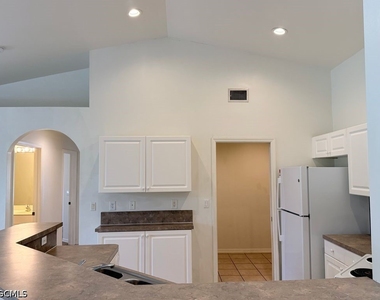 504 E 13th Street - Photo Thumbnail 11