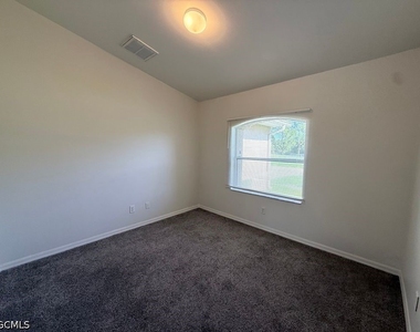 504 E 13th Street - Photo Thumbnail 18