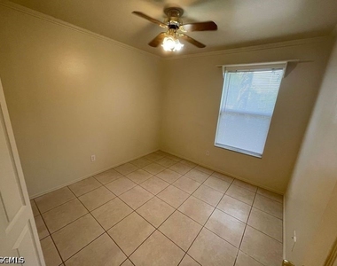 445 Candlewick Circle W - Photo Thumbnail 8