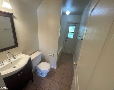 445 Candlewick Circle W - Photo Thumbnail 13