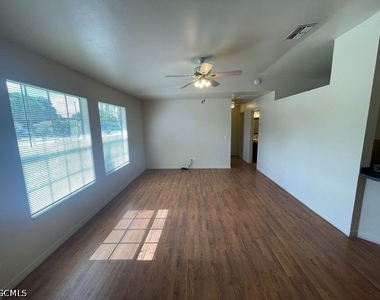 445 Candlewick Circle W - Photo Thumbnail 6
