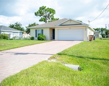 1108 Ne 36th Lane - Photo Thumbnail 1