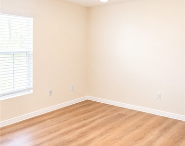 1108 Ne 36th Lane - Photo Thumbnail 12