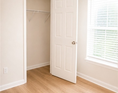 1108 Ne 36th Lane - Photo Thumbnail 7