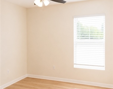 1108 Ne 36th Lane - Photo Thumbnail 8