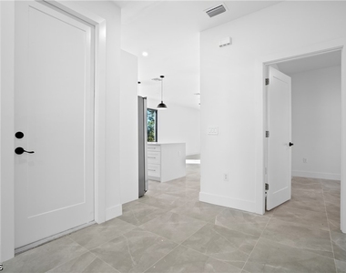 322 Loire Avenue S - Photo Thumbnail 2