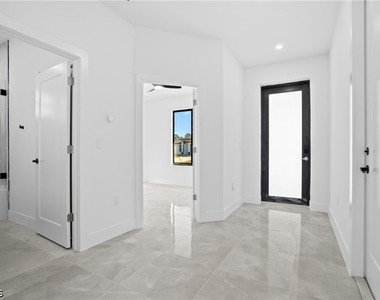 322 Loire Avenue S - Photo Thumbnail 12