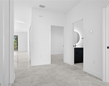 322 Loire Avenue S - Photo Thumbnail 3