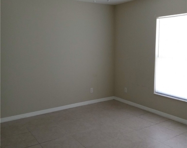 219 Se Van Loon Terrace - Photo Thumbnail 7