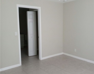 219 Se Van Loon Terrace - Photo Thumbnail 8