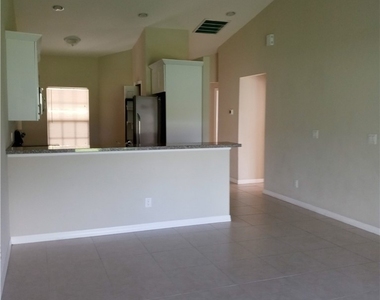 219 Se Van Loon Terrace - Photo Thumbnail 4