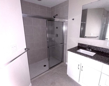 219 Se Van Loon Terrace - Photo Thumbnail 12