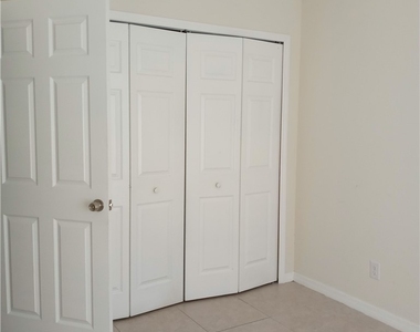 219 Se Van Loon Terrace - Photo Thumbnail 1