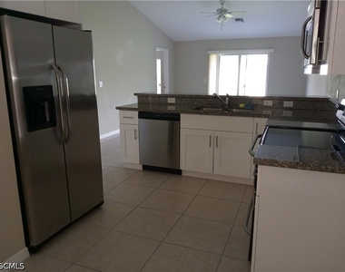219 Se Van Loon Terrace - Photo Thumbnail 3