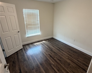 9018 Penny Circle - Photo Thumbnail 7