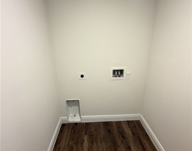 9018 Penny Circle - Photo Thumbnail 12