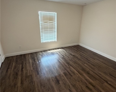 9018 Penny Circle - Photo Thumbnail 10