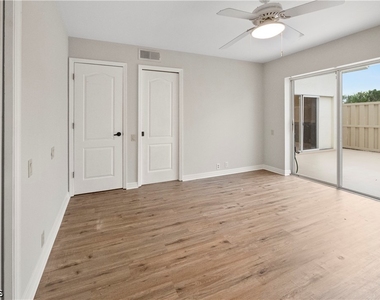6879 Pentland Way - Photo Thumbnail 11