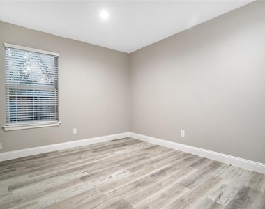 1314 E Red Cedar Circle - Photo Thumbnail 14