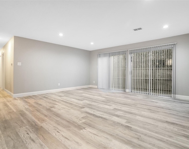 1314 E Red Cedar Circle - Photo Thumbnail 10
