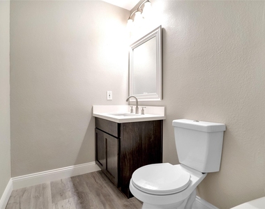 1314 E Red Cedar Circle - Photo Thumbnail 12