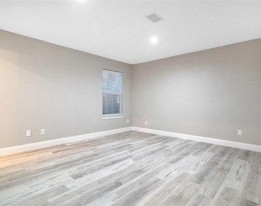1314 E Red Cedar Circle - Photo Thumbnail 18