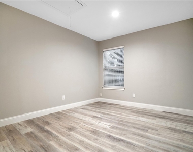 1314 E Red Cedar Circle - Photo Thumbnail 15
