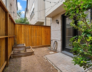 4014 University Grove Street - Photo Thumbnail 9