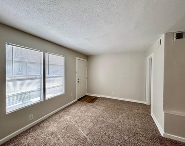 5415 Scott Street - Photo Thumbnail 5