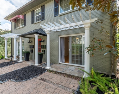 210 Emerson Street - Photo Thumbnail 9