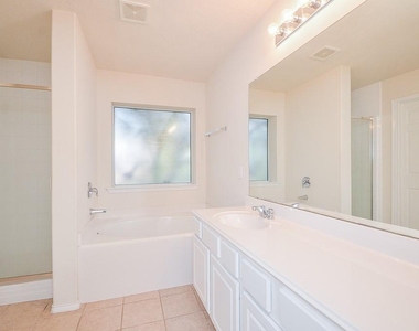 7306 Cypress Prairie Drive - Photo Thumbnail 8