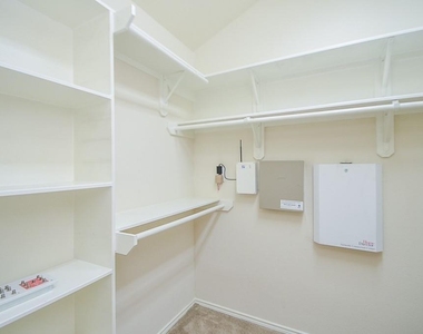 7306 Cypress Prairie Drive - Photo Thumbnail 9