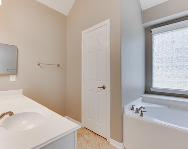 7131 Sundance Meadows Lane - Photo Thumbnail 20