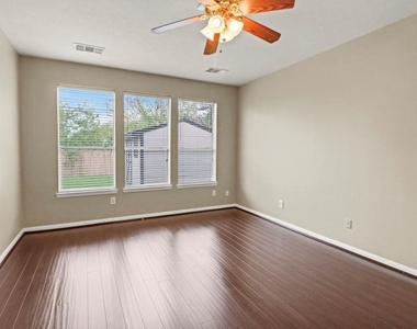 10807 Oak Bayou Lane - Photo Thumbnail 19