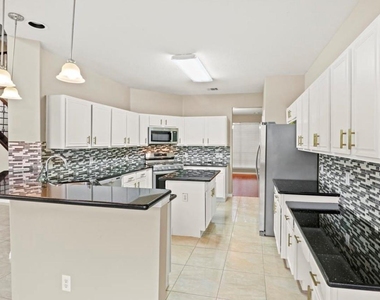 10807 Oak Bayou Lane - Photo Thumbnail 13