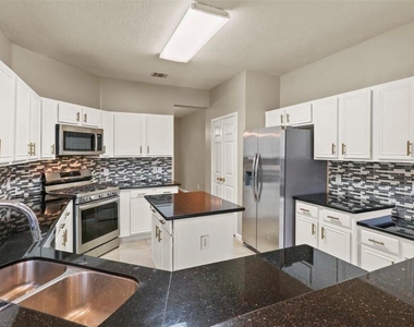 10807 Oak Bayou Lane - Photo Thumbnail 15