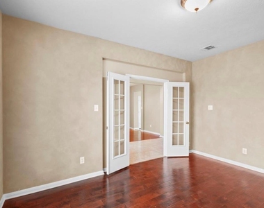 10807 Oak Bayou Lane - Photo Thumbnail 6