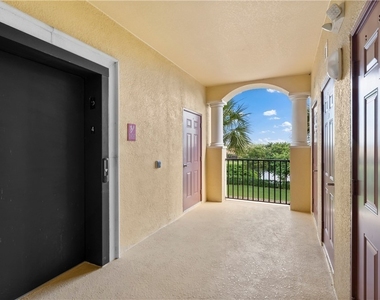 9727 Acqua Court - Photo Thumbnail 18