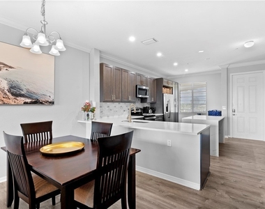 9727 Acqua Court - Photo Thumbnail 6