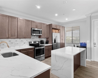 9727 Acqua Court - Photo Thumbnail 2