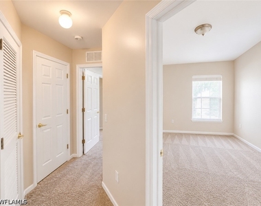 912 Hampton Circle - Photo Thumbnail 11