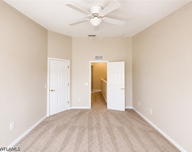 912 Hampton Circle - Photo Thumbnail 6
