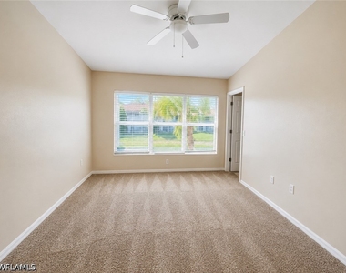 912 Hampton Circle - Photo Thumbnail 5