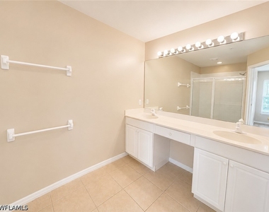 912 Hampton Circle - Photo Thumbnail 7