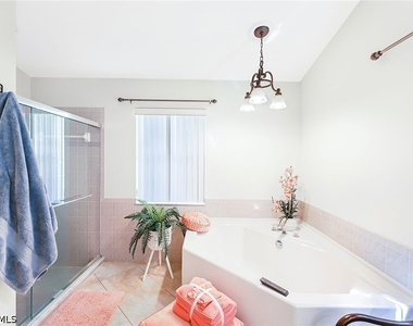 589 Lambton Lane - Photo Thumbnail 12