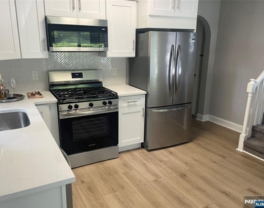 606 Wyckoff - Photo Thumbnail 10
