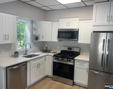 606 Wyckoff - Photo Thumbnail 9