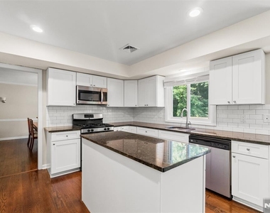 215 Oak - Photo Thumbnail 10