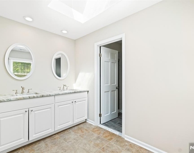 215 Oak - Photo Thumbnail 35