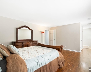 215 Oak - Photo Thumbnail 34